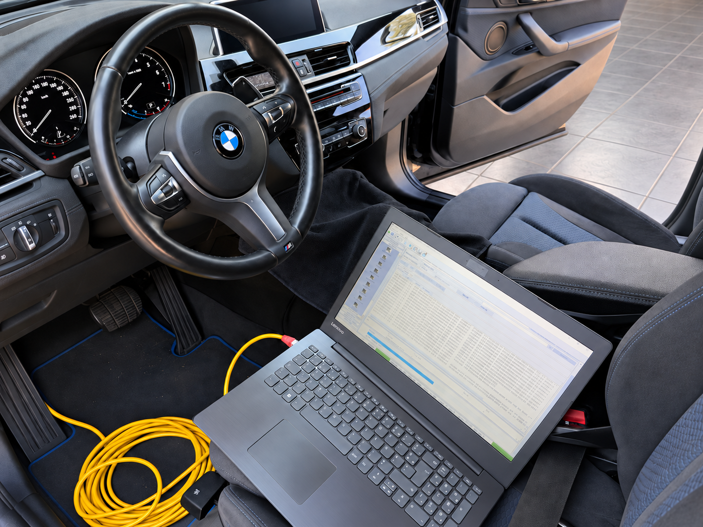 Programmazione e codifica delle centraline BMW con interfaccia diagnostica originale